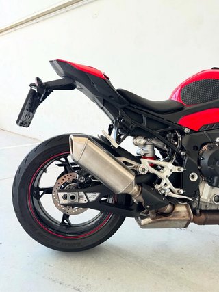 BMW S1000R Naked Roja y Negra