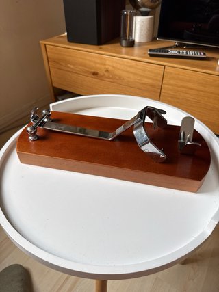 Jamonero de madera y metal