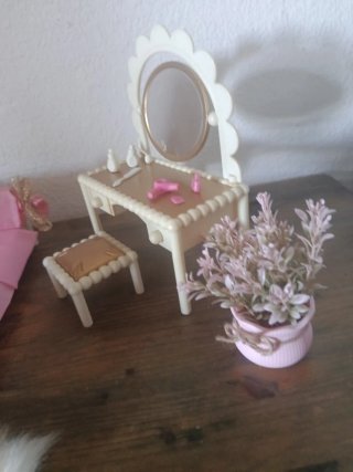 Camera da letto per Barbie e simili