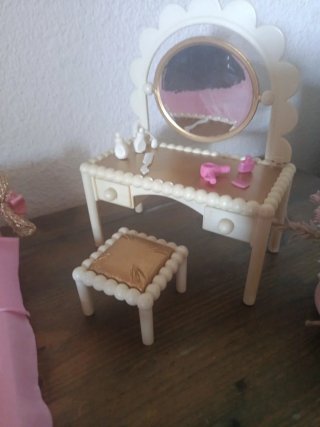 Camera da letto per Barbie e simili