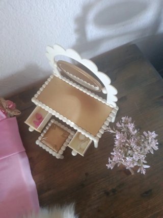 Camera da letto per Barbie e simili