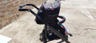Carrito de bebé con capazo