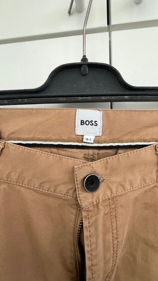 Pantaloni ragazzo BOSS color cammello