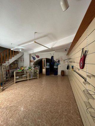 Edificio en venta en Mengíbar