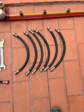 Línea de gas con mangueras y llave