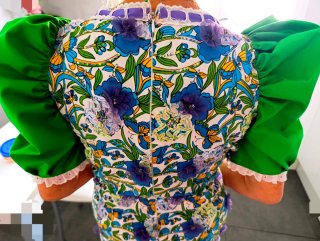 Vestido Chulapa Verde y Colorado y flores plateada