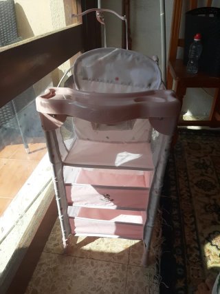 Carrito de bebé de juguete rosa