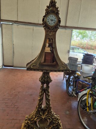 Orologio da terra antico dorato