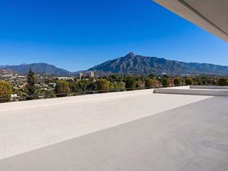 Oficina en alquiler en Nueva Andalucía centro en Marbella