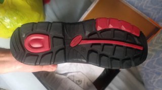 Zapatos de seguridad negros y rojos