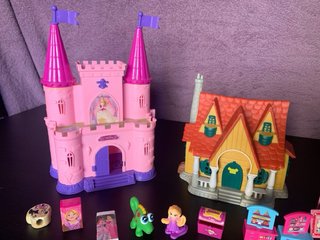 Castillo y casitas miniatura Disney todo 15€