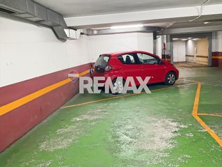 Garaje en venta en Ensanche - Sar en Santiago de Compostela