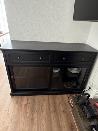 Mueble comedor negro con puertas correderas