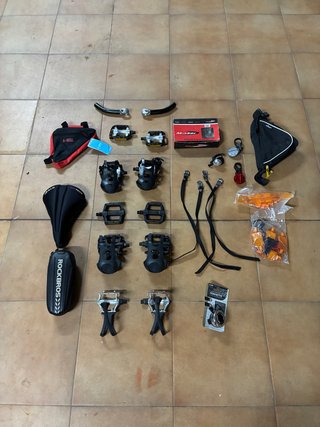 Pack Acces. Bicicleta:Pedales, Alm. Sillin, Luces.