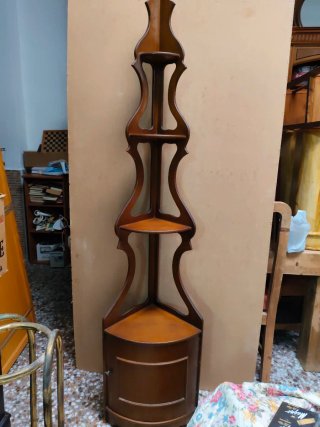 Estantería de esquina de madera