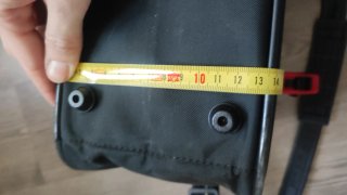 Bolso bandolera Samsonite negro.