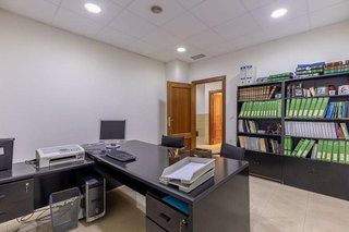 Oficina en venta en Pajaritos - Plaza de Toros en Granada