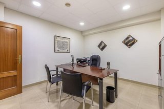 Oficina en venta en Pajaritos - Plaza de Toros en Granada