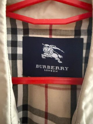 Gabardina Beige Clásica