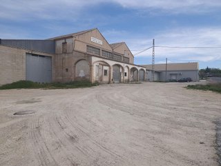 Nave industrial en venta en Albaida