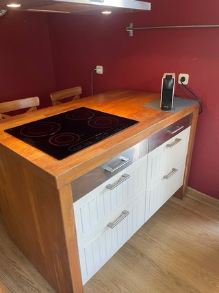Isla de cocina madera con vitrocerámica