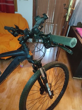 Bicicleta de montaña negra  Video enseño priv