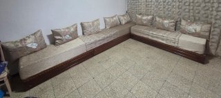 Sofás marroquíes de tela y madera