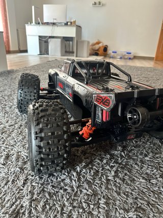 ARRMA 1/5 OUTCAST 4X4 8S