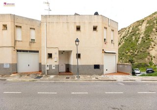 Casa adosada en venta en Crta. De la Sierra en Granada