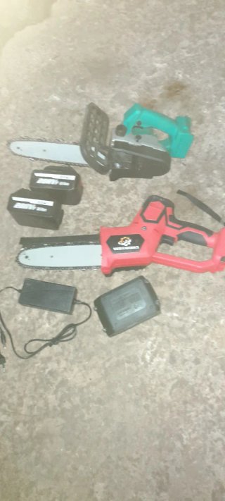 2 Motosierras Eléctricas con Baterías y Cargador