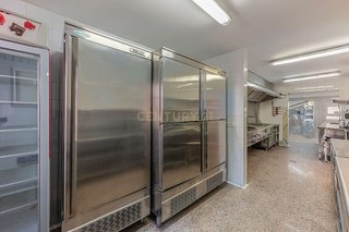 Local comercial en alquiler en Nueva Andalucía centro en Marbella