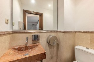 Local comercial en alquiler en Nueva Andalucía centro en Marbella
