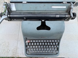 Máquina de escribir Olivetti Lexicon 80 Vintage