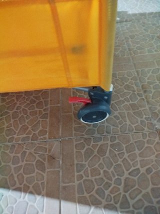 Parque cuna infantil con dibujos.