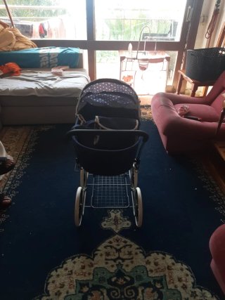 Carrito de muñecas para jugar