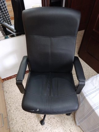Sillón de escritorio negro