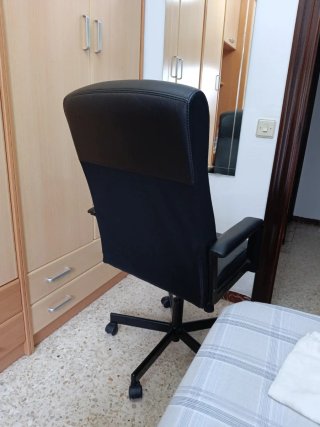 Sillón de escritorio negro