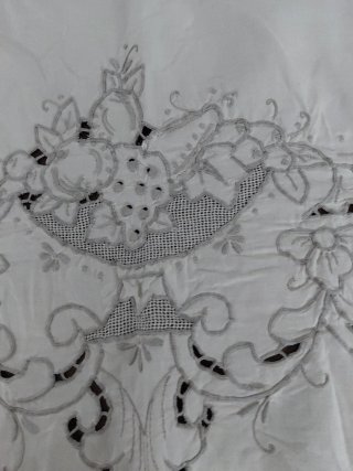 Tovaglia ricamata a mano 300x160 cm