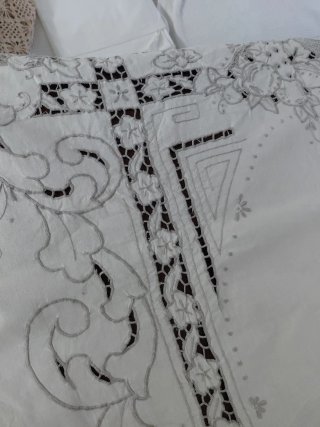 Tovaglia ricamata a mano 300x160 cm