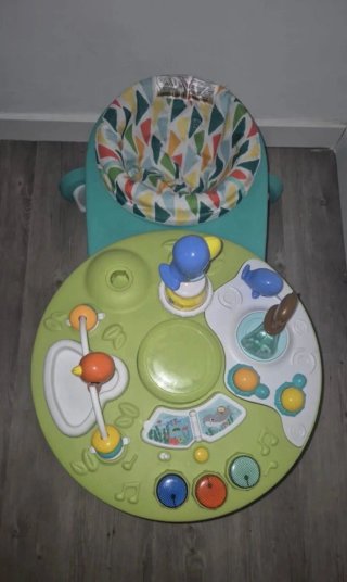 Mesa de actividades para bebé