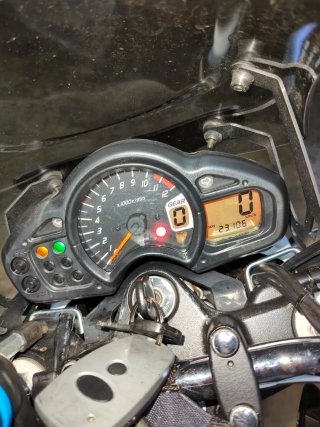 Suzuki Gladius 650 Naked Azul/Blanca