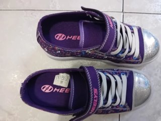 Zapatillas Heelys Moradas Talla 33 con Ruedas