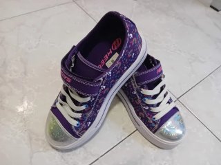 Zapatillas Heelys Moradas Talla 33 con Ruedas