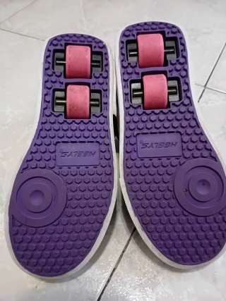 Zapatillas Heelys Moradas Talla 33 con Ruedas
