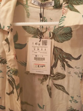 Camisa floral Pull and Bear manga corta S