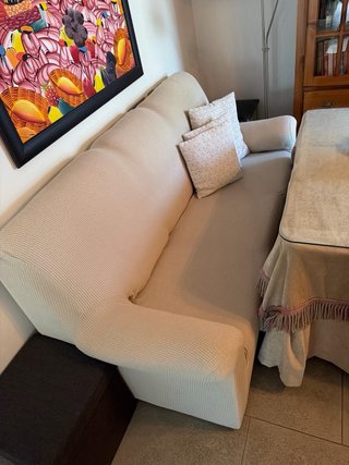 Sofá cama, mesa camilla, vitrina y mueble para TV