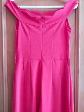 Mono fucsia con cinturón floral