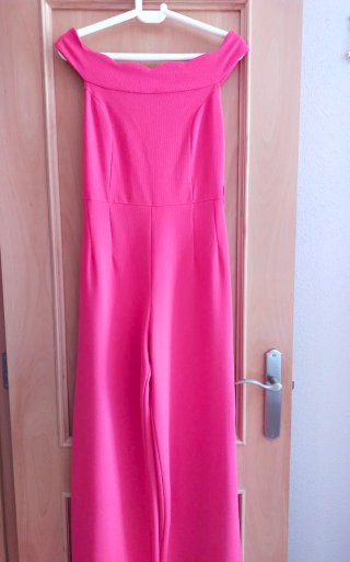 Mono fucsia con cinturón floral