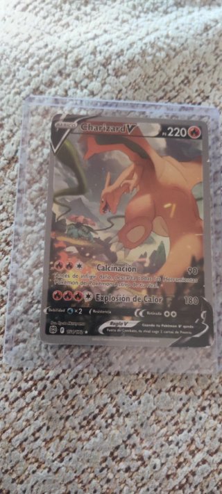 Carta Pokémon Charizard V