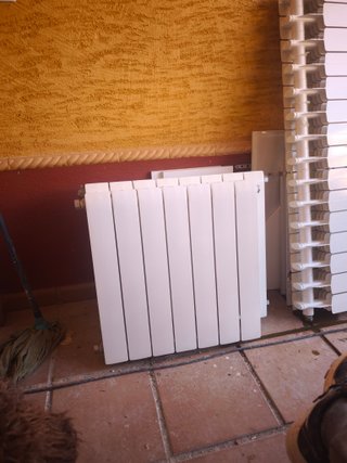 Radiadores de metal blancos